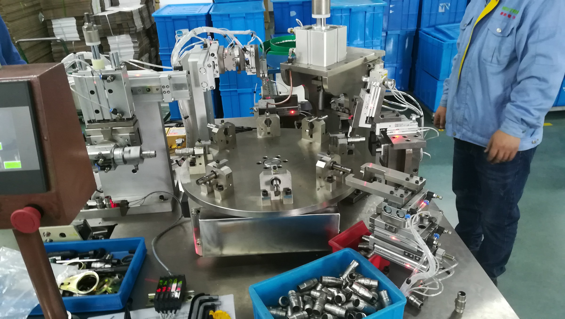 XLR母頭外殼按鍵自動(dòng)裝配機(jī)（一代機(jī)）