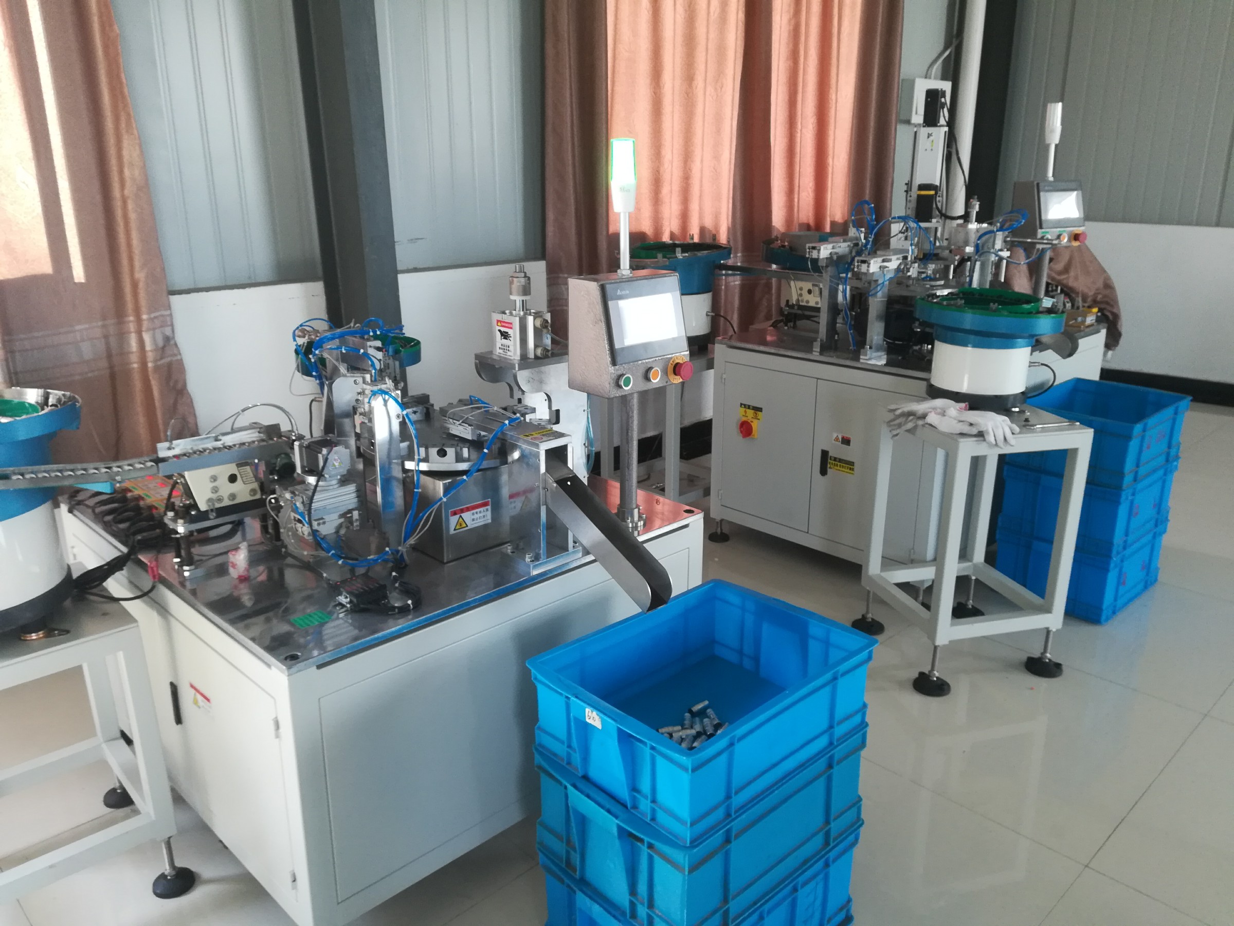 XLR母頭外殼按鍵自動(dòng)裝配機(jī)（二代機(jī)）